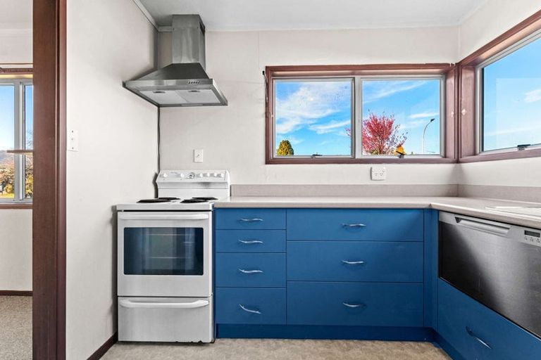 Photo of property in 3 Sequoia Crescent, Owhata, Rotorua, 3010