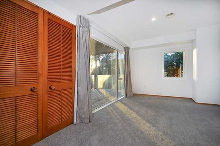 Photo of property in 74 Queen Street, Northcote Point, Auckland, 0627