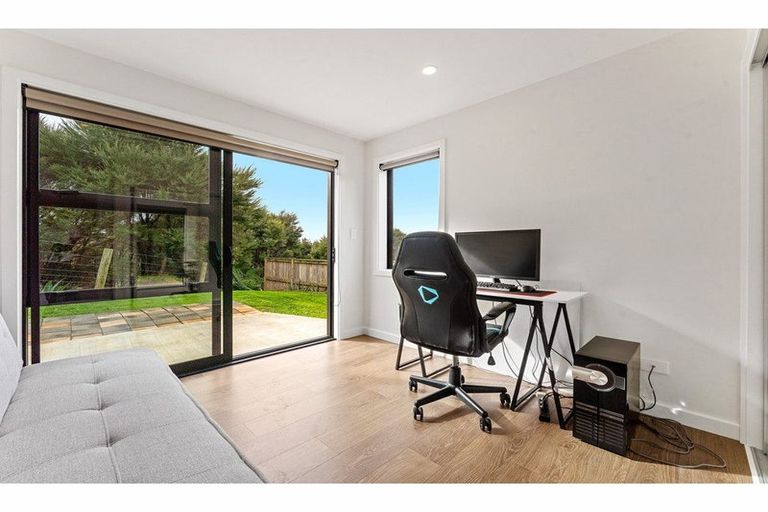 Photo of property in 5 Libertia Lane, Orewa, 0931