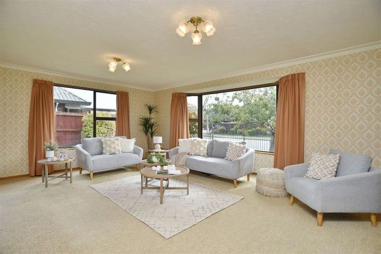 Photo of property in 154 Royal Park Drive, Parklands, Christchurch, 8083