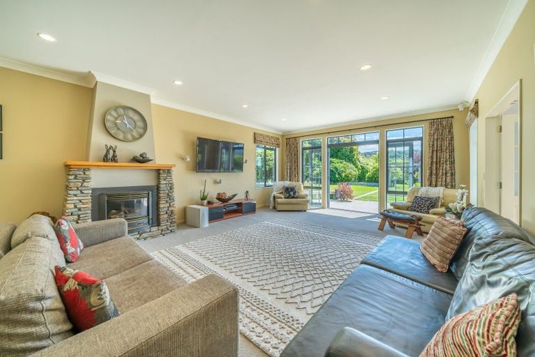 Photo of property in 30 Emerald Hill Drive, Birchville, Upper Hutt, 5018