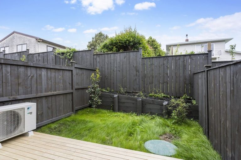 Photo of property in 8/10 Newington Road, Henderson, Auckland, 0612
