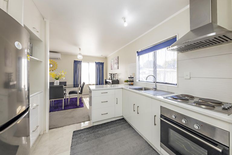 Photo of property in 12 Rosemead Place, Randwick Park, Auckland, 2105