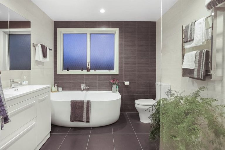 Photo of property in 12 Bilkey Avenue, Pukekohe, 2120