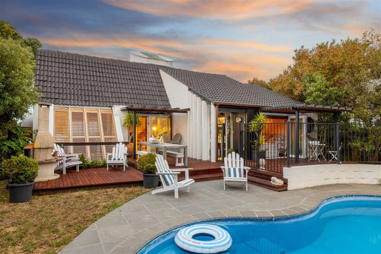 Photo of property in 14 Highbank Lane, Mount Pleasant, Christchurch, 8081