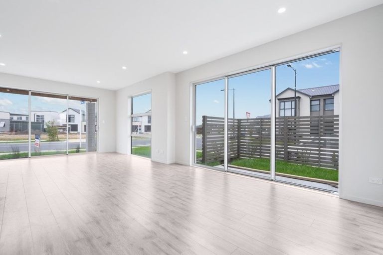 Photo of property in 8 Wairepo Street, Takanini, 2112