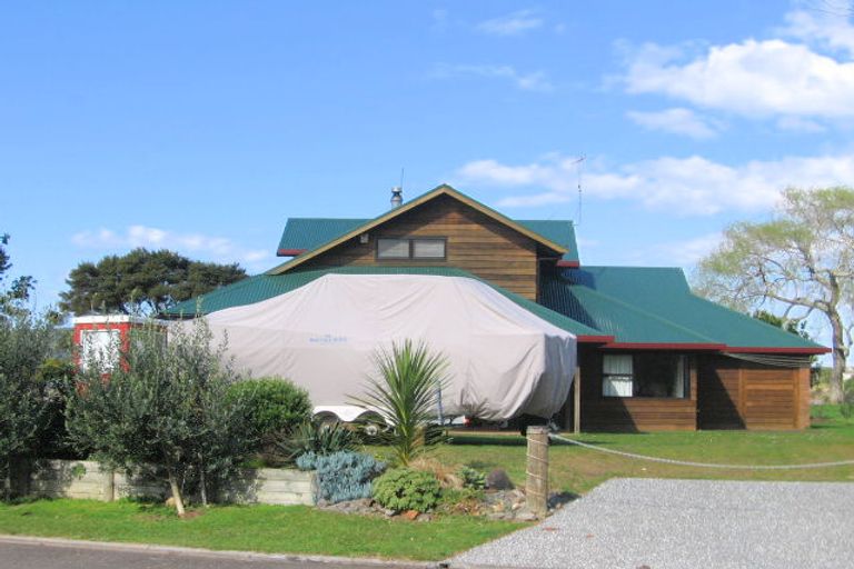 Photo of property in 175 Durrant Drive, Whangamata, 3620