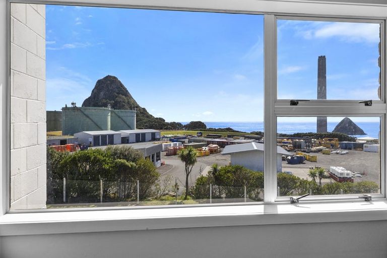 Photo of property in 27a Port View Crescent, Moturoa, New Plymouth, 4310