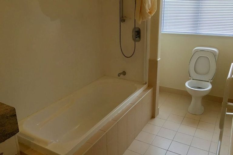 Photo of property in 19h Claremont Way, East Tamaki Heights, Auckland, 2016