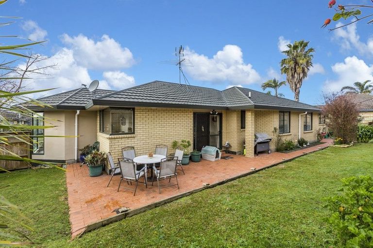 Photo of property in 69 Lothian Brae, Wattle Downs, Auckland, 2103