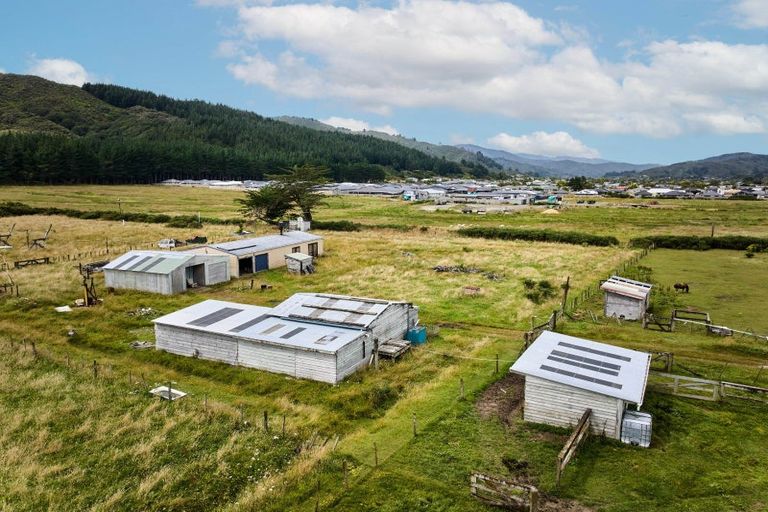 Photo of property in 112 Upper Fitzherbert Road, Wainuiomata, 5373