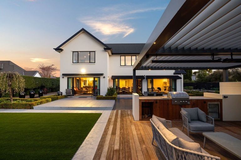 Photo of property in 51 Lewisham Park, St Albans, Christchurch, 8052