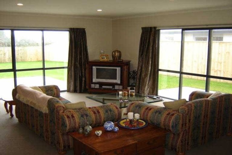 Photo of property in 23 Gandalf Crescent, Paraparaumu, 5032