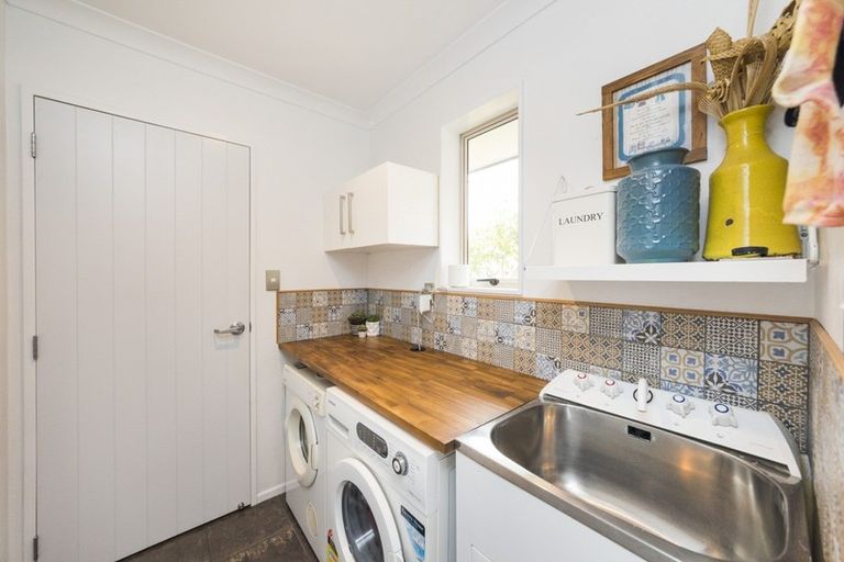 Photo of property in 3 Brooklyn Heights Drive, Kelvin Grove, Palmerston North, 4414