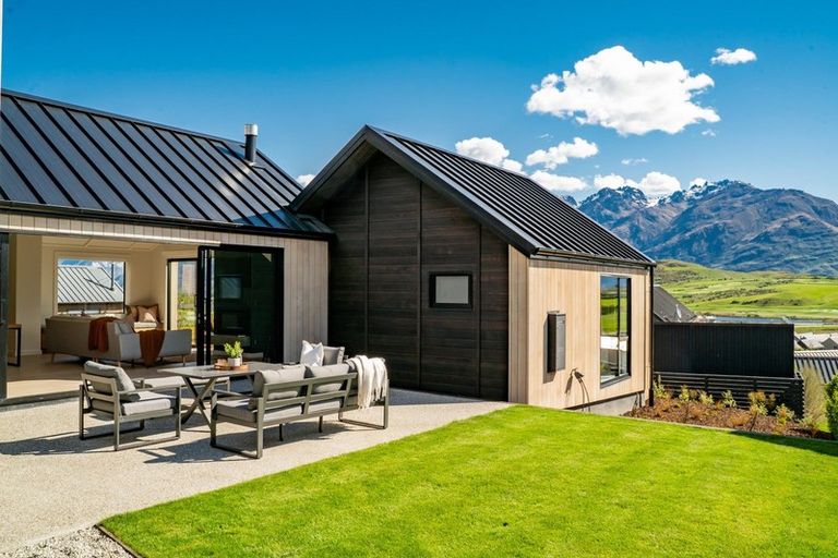 Photo of property in 19 Falconer Rise, Jacks Point, Queenstown, 9371