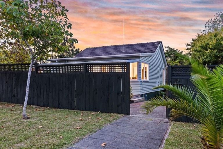 Photo of property in 13 Claverdon Drive, Massey, Auckland, 0614