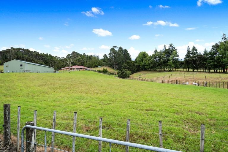 Photo of property in 97 Arrowsmith Road, Waitakere, Henderson, 0782