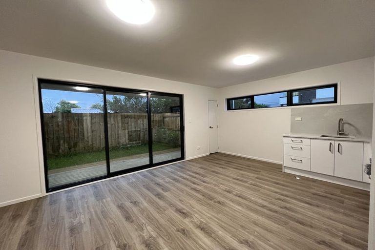 Photo of property in 1/43b Waimumu Road, Massey, Auckland, 0614