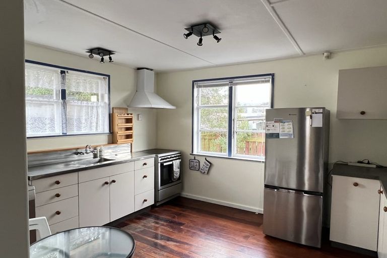 Photo of property in 10 Kowhai Street, Naenae, Lower Hutt, 5011