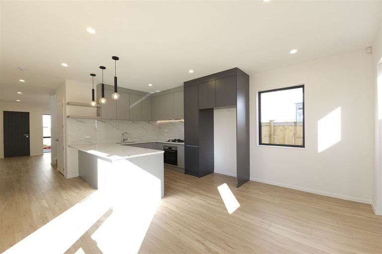 Photo of property in 17d Stanniland Street, Sunnyhills, Auckland, 2010