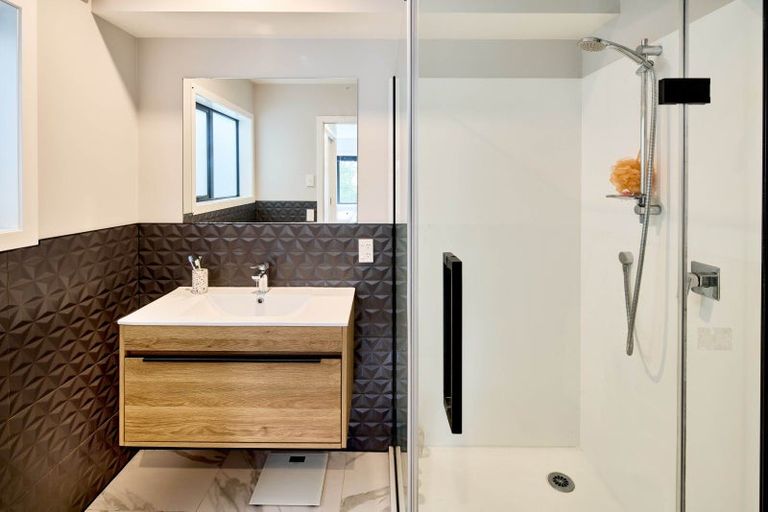 Photo of property in 75 Erlestoke Crescent, Churton Park, Wellington, 6037