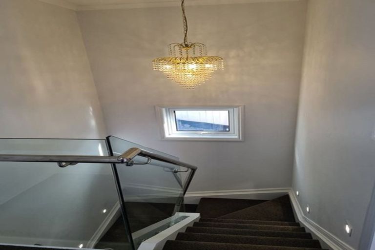 Photo of property in 36 Trias Road, Totara Vale, Auckland, 0629