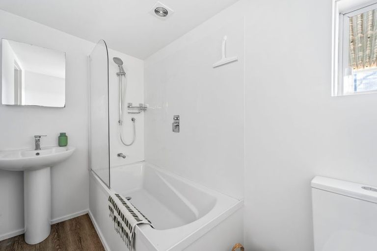 Photo of property in 21 Ocean View Road, Hatfields Beach, Orewa, 0931