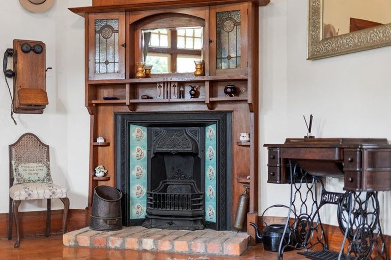 Photo of property in 23a Shakespear Road, Army Bay, Whangaparaoa, 0930