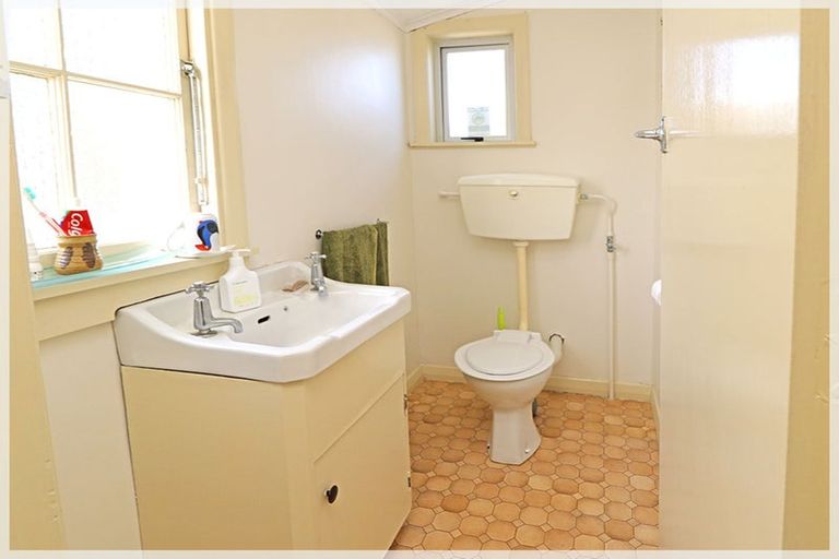 Photo of property in 26 Hall Place, Foxton Beach, Foxton, 4815