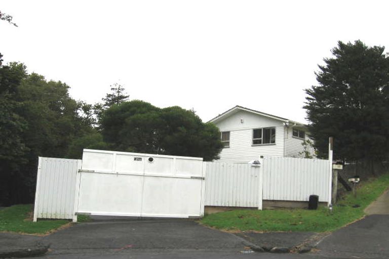 Photo of property in 28 Lucinda Place, Glen Eden, Auckland, 0602