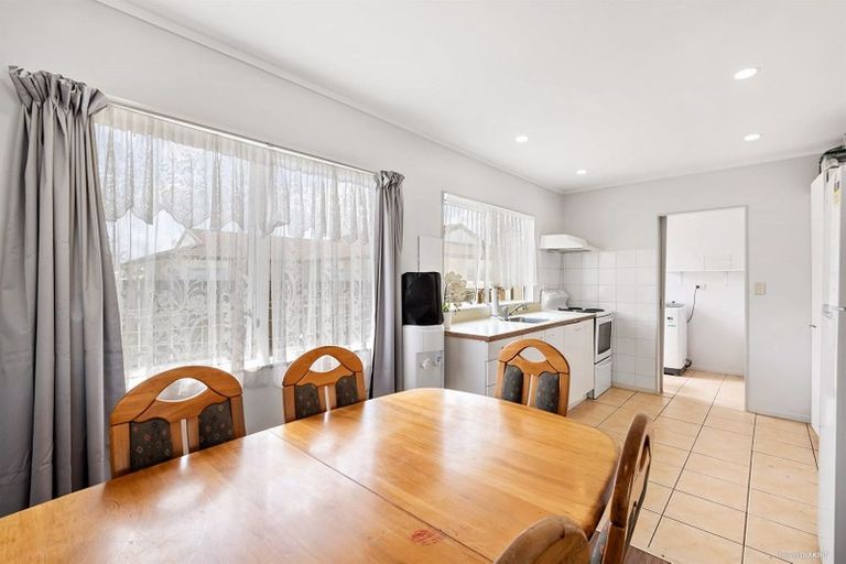 Photo of property in 2/24 Templeton Place, Clendon Park, Auckland, 2103