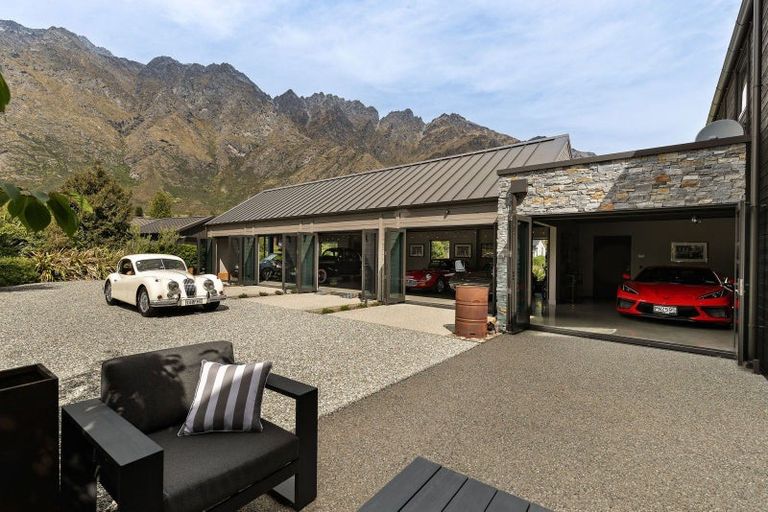 Photo of property in 8 Pendeen Crescent, Jacks Point, Queenstown, 9371