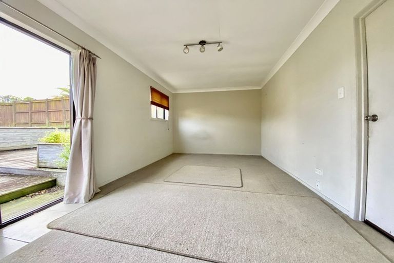 Photo of property in 12 Melia Grove, Goodwood Heights, Auckland, 2105