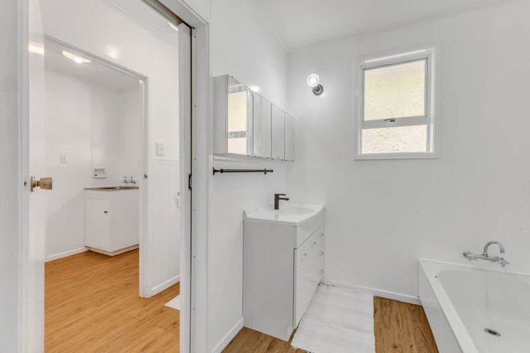 Photo of property in 50 Seaview Road, Marfell, New Plymouth, 4310