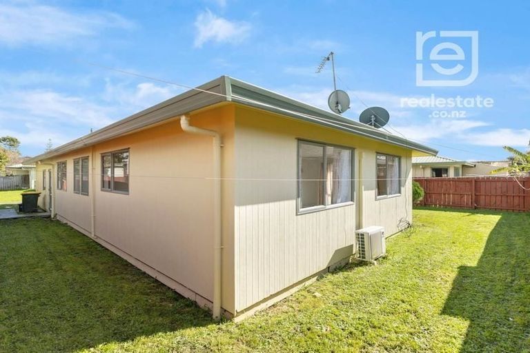 Photo of property in 16 Josie Lane, Manurewa, Auckland, 2102