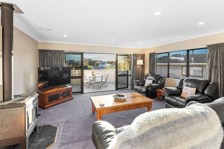 Photo of property in 14 Nugget Grove, Raumati Beach, Paraparaumu, 5032