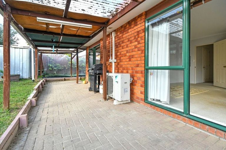 Photo of property in 3a Belleek Close, Weymouth, Auckland, 2103