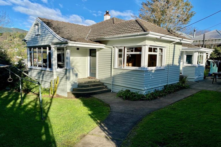 Photo of property in 23 Mount Street, Nelson South, Nelson, 7010