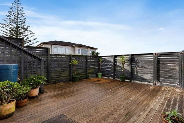 Photo of property in 30a Schnapper Rock Road, Schnapper Rock, Auckland, 0632