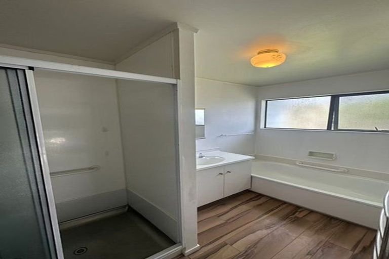 Photo of property in 3/21 College Road, Northcote, Auckland, 0627