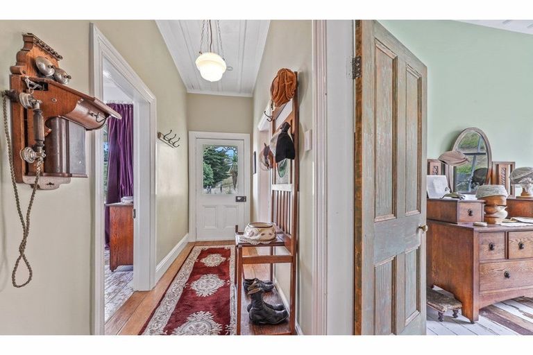 Photo of property in 3 Robin Hood Bay Road, Peraki, Little River, 7591