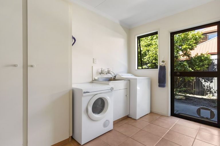 Photo of property in 2 Coleraine Street, Cromwell, 9310