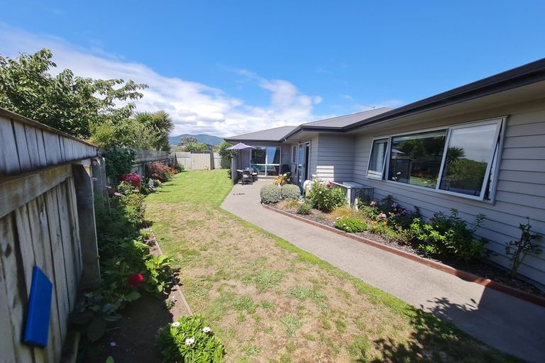 Photo of property in 30 Simpson Crescent, Raumati Beach, Paraparaumu, 5032