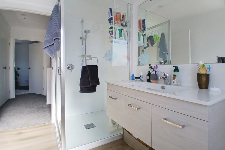 Photo of property in 43 Cessna Crescent, Mangere, Auckland, 2022