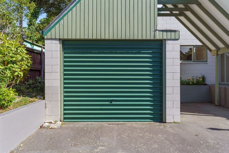 Photo of property in 20 Hillcrest Place, Avonhead, Christchurch, 8042