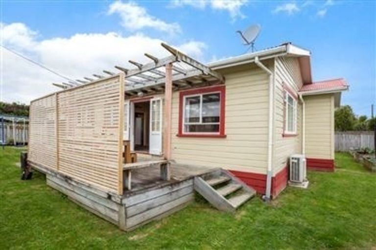Photo of property in 46 Kirk Street, Otaki, 5512