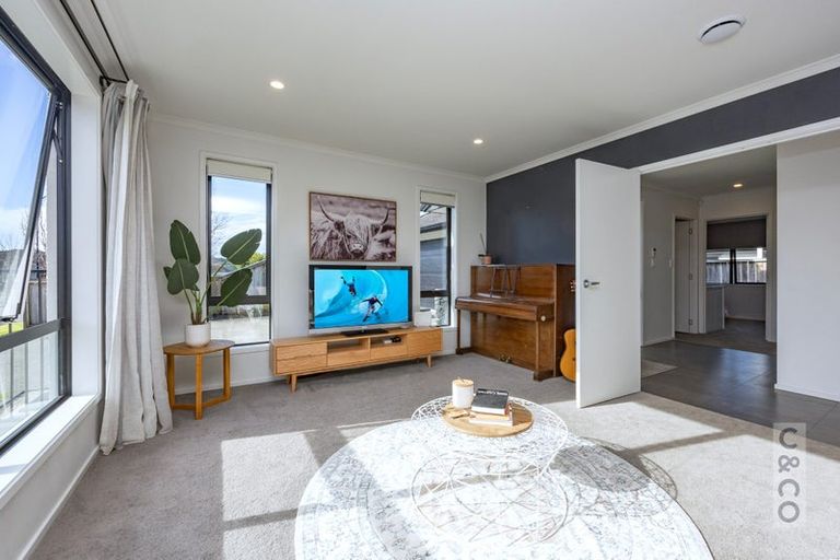 Photo of property in 19 Pohutukawa Parade, Riverhead, 0820