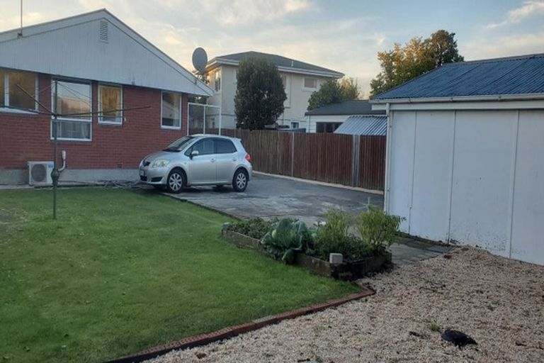 Photo of property in 2/82 Grahams Road, Burnside, Christchurch, 8041