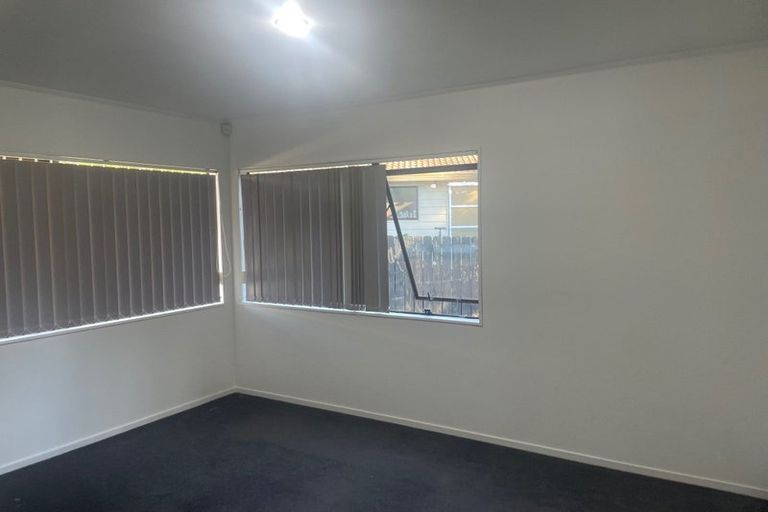 Photo of property in 2/24 Janese Place, Weymouth, Auckland, 2103