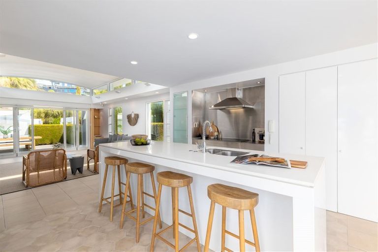 Photo of property in 135 Main Road, Redcliffs, Christchurch, 8081